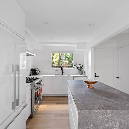 Modern Kitsilano 2 Bedroom Home With A Hot Tub Vancouver Exterior foto